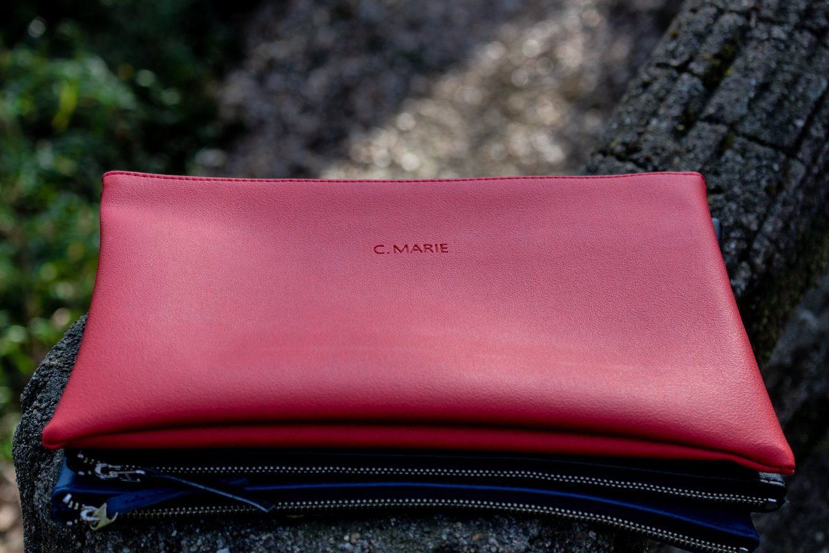 cmarie_bag's tweet photo. バレンタインデーに愛する人にC.MARIEのポーチをプレゼント❤️
撮影の時にどんな話がしていたのかはもう忘れましたが、祥太の顔は本気で幸せそうに見えて写真の選択の時は私も微笑んでしまいました。笑
#CMARIE
#ポーチ https://t.co/Xdq55M2K6C