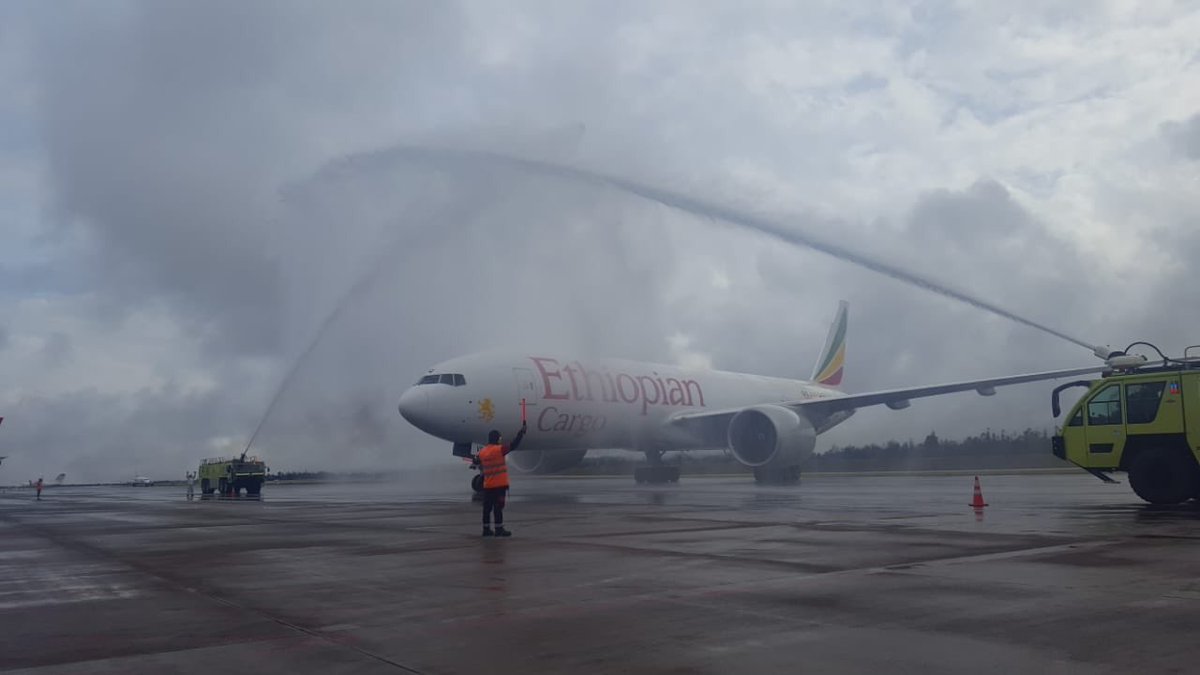 Inicio de operaciones de Ethiopian Airlines Cargo <a href="/flyethiopian/">Ethiopian Airlines</a> al aeropuerto de Quito abre grandes posibilidades para exportaciones ecuatorianas a toda África y Medio Oriente. <a href="/CancilleriaEc/">Cancillería del Ecuador 🇪🇨</a> <a href="/ProduccionEc/">ProducciónEc</a>
