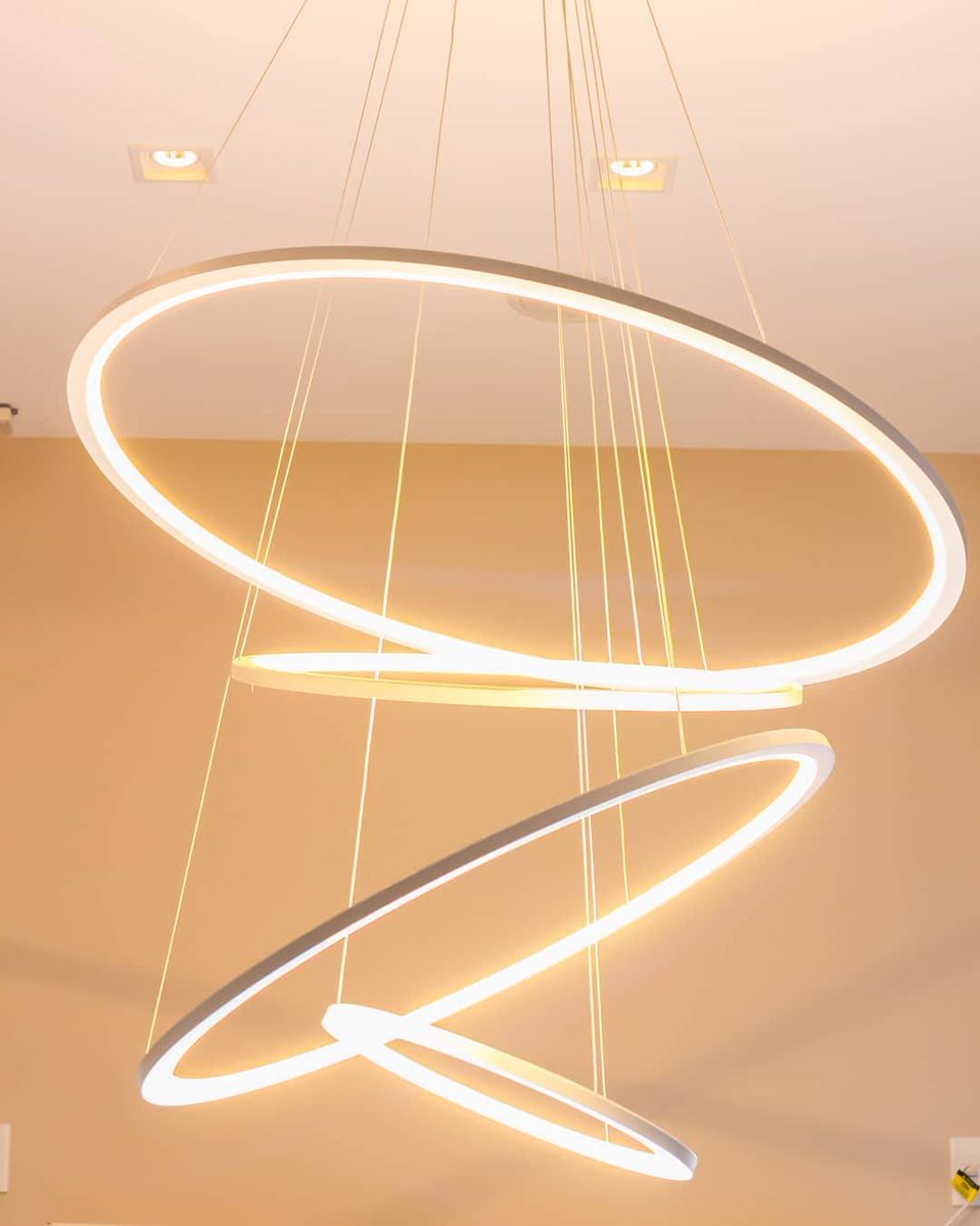 PONTALMC's tweet photo. Aiiiiii ... meu coração não aguenta tanta lindeza!!! Um super pendente em aro de led! #iluminacao #decor #luz #arquiteto #arquitetura #obra #anchietaes #piumaes #guaraparies #cachoeiroes #iconhaes #anchietaes #iluminaçãoétudo #iluminaçãoemled #iluminaçãodecorativa #iluminaçãoled https://t.co/5FljURwKuT