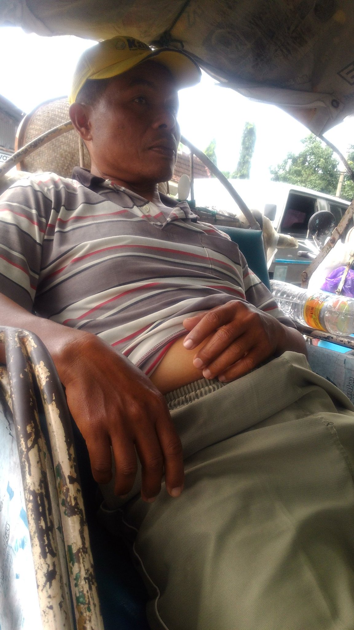 Danang Wira on X: RT @RudiJoss5: Tukang becak diksg lihat film. Bokep...  Kok dipegang2 manut ajah... Hmmmm t.coPqx5vyS2Wg  X