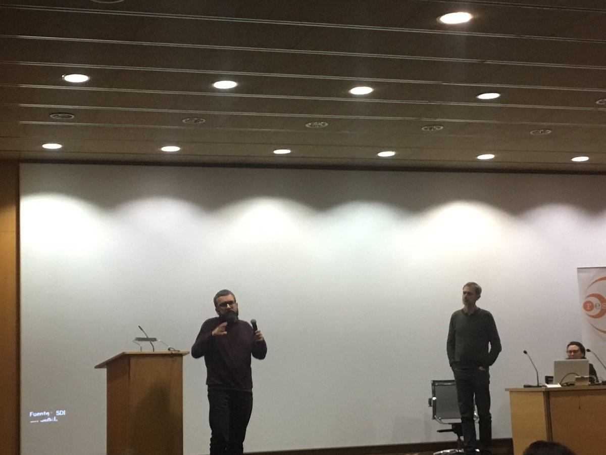 Corresponsables's tweet photo. Xavi Montoya, Director de RRHH de @Playbrand, premiados por @respon_cat a la gestión reforma horaria #RSE. En Jornada Transferència de bones pràctiques de les empreses guanyadores dels #PremisRSE https://t.co/iZwURZ9Yri