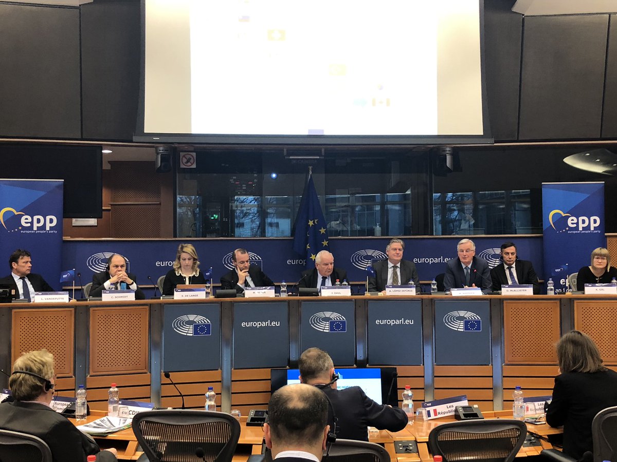 TonoEPP's tweet photo. Segundo día de la Asamblea Política del Partido Popular Europeo. Hablamos sobre la actualidad del #Brexit con el negociador jefe de la #UE @MichelBarnier. Day-2 of the #EPPAssembly, panel discussion on the latest developments of #Brexit with EU chief negotiator https://t.co/MRfrmqZmkx