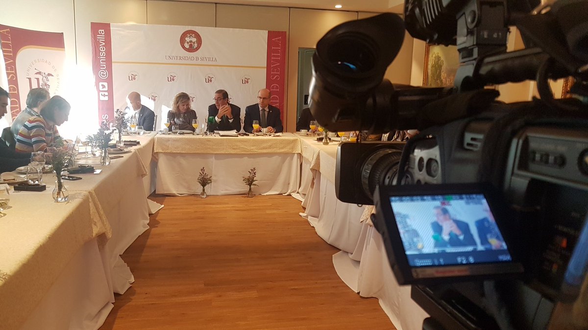 unisevilla's tweet photo. "No creo que deba ser objeto de debate la bonificación de matrícula. Se aprobó con un amplio consenso"
#RectorUS https://t.co/dScPo4PXF0