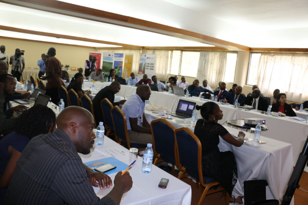 Carolyns2Cents's tweet image. At #FAOMediaDialogue the @FAOUganda Country Representative @queridoAntonioL thanks the media 4 disseminating accurate information on @FAO’s interventions towards #ZeroHunger. How will the masses know unless someone tells them? #Partnerships4Development