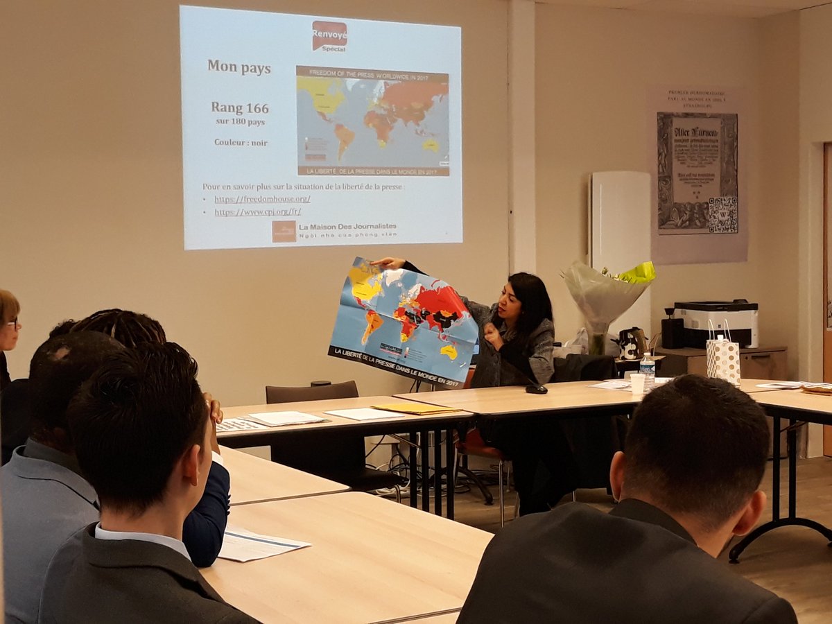 LisaViolaRossi's tweet photo. Rencontre #RenvoyeSpecial sur La #libertedelapresse au #Lycee Raspail de #Paris avec @nazihasaeed, #journaliste du #Bahrein @MDJournalistes @ICORN_ORG @VilleDeParis_ @Academie_Paris @LeCLEMI @LaSpme https://t.co/ss2lvYKKt7