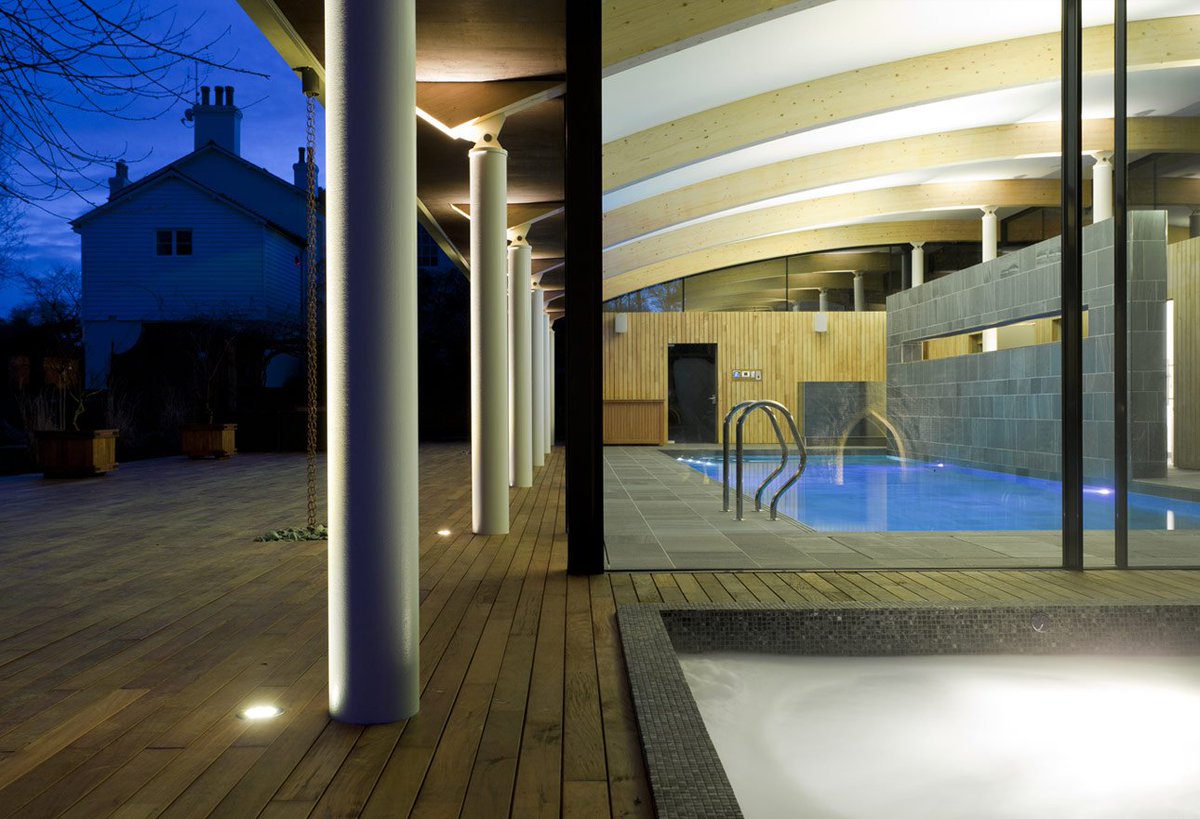 @ArosArchitects Specify Exterpark hardwood decking for stunning Pool House project 😍 #decking #timbertuesday <a href="/Exterpark/">Exterpark</a> <a href="/SHDesignCentre/">SkyHouseDesignCentre</a> 

Read more 👉 bit.ly/2G59RBc