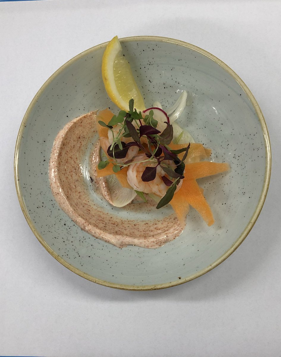 Darrenpassmore's tweet photo. Not so boring hospital food @BupaCromwellHospital @MedirestUK @QBTuna  Baharat Spiced King Prawns with Pickled Carrot , Fennel &amp; Radish Salad , Smoked Paprika Mayonnaise #eatgoodfeelgood https://t.co/LjWDvDEbr5