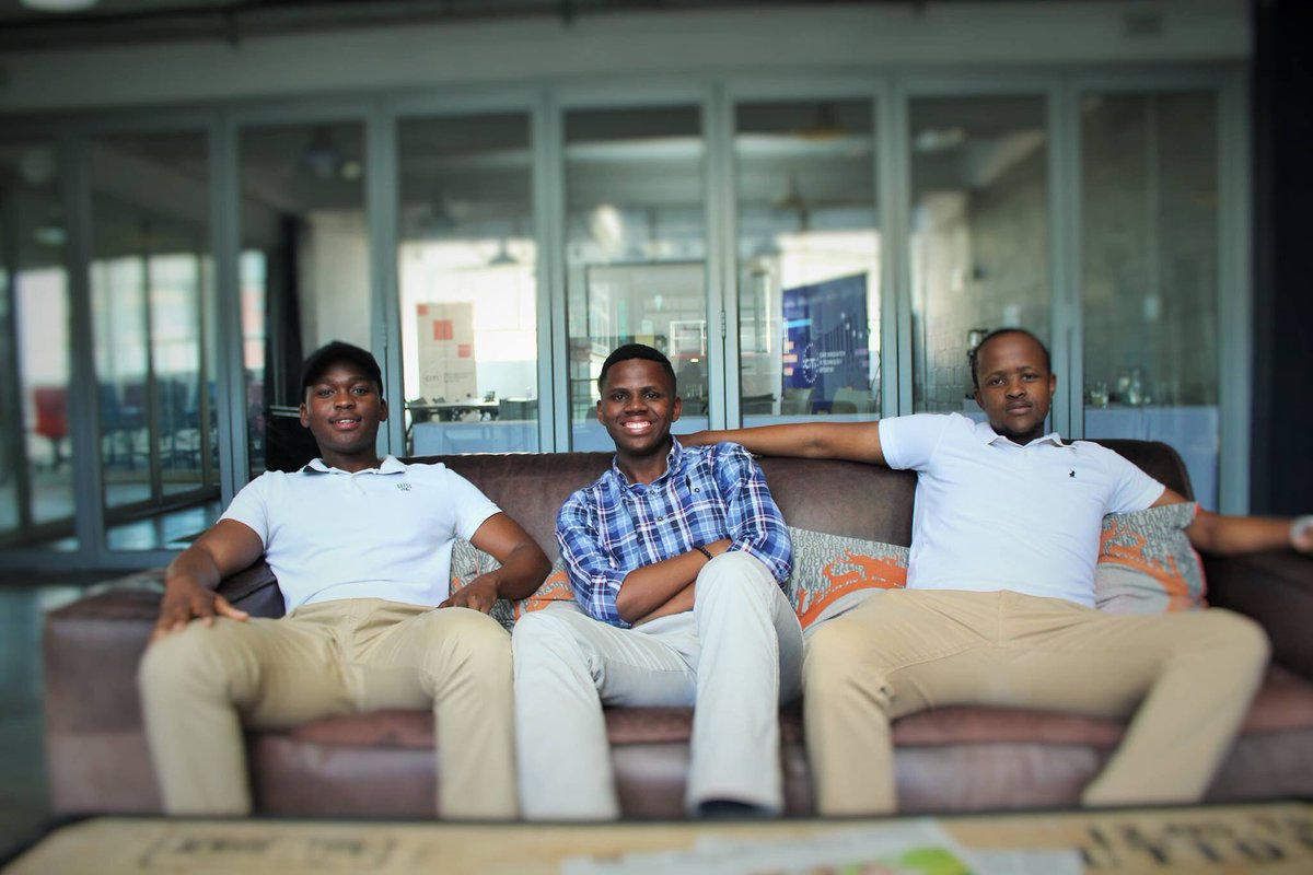 TheTouchdown326's tweet photo. #TouchBusiness with @SlooPhaho | Tuesday 1-2pm | #TouchHD
#TheFutureOfBanking: Sloo is chatting to Tekane Ledimo (Co-Founder of @nisafinance_) about an innovative invoice financing platform.
It enables financiers to issue invoice-backed loans to SMEs affordably.
#EpicContent https://t.co/j965CBXaKE