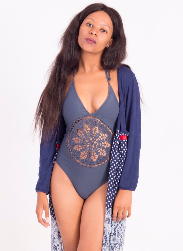 AccentuateB4's tweet image. Plain #studiophotography for your clean profile: to add your own edit.

#potentialmodel | #accentuateyourstyle