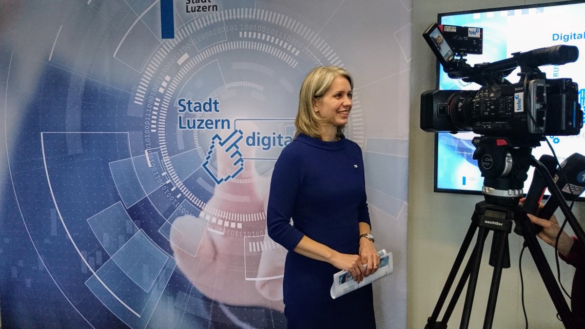 stadtluzern's tweet photo. Der Stadtrat will mit der #Digitalisierung vorwärts und Luzern in diesem Bereich wegweisend machen. Rund 14,4 Mio. Fr. sollen in den nächsten 10 Jahren für die digitale Entwicklung eingesetzt werden. https://t.co/khTTrlC256 Anbei Fotos der Medienorientierung: https://t.co/4ejQurw6QU