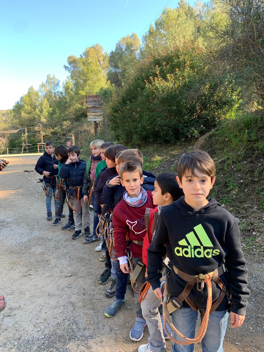 La_Farga's tweet photo. Els alumnes de tercer van anar de sortida cultural a @catenminiatura . Un bon recorregut per veure en primera persona les parts més emblemàtiques de #Catalunya #Aude #Learnbyliving https://t.co/IJPqNDpLov