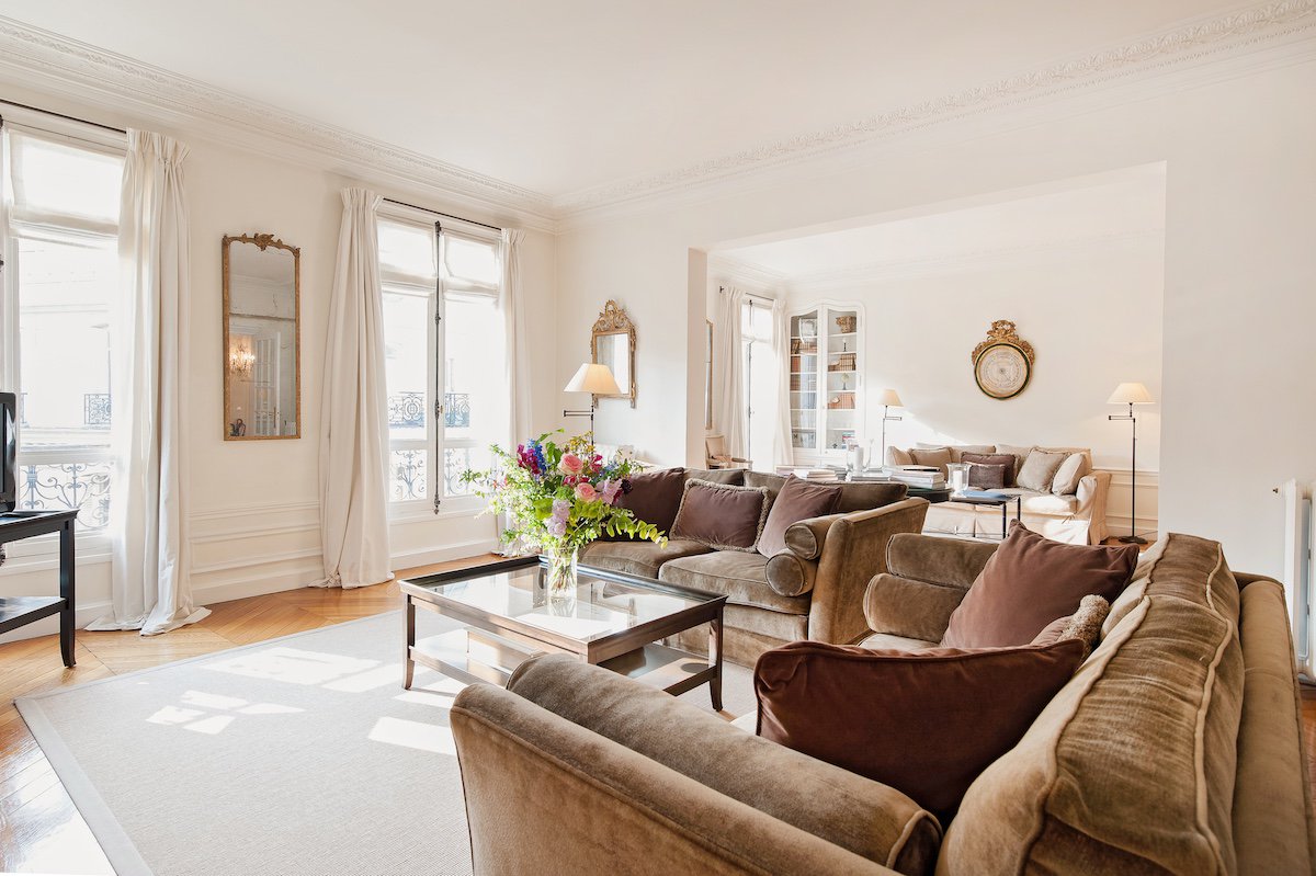 ViewsOnParis's tweet photo. This #beautifully #decorated #2bed2bath #apartment for #rent is near the #ParcMonceau in #Paris’ #8thdistrict. Moreover, it is on the #fourthfloor of a #lovely #periodbuilding with #elevator. Via.@ViewsOnParis https://t.co/U4k2zmAz98 https://t.co/HKfRsms3fe