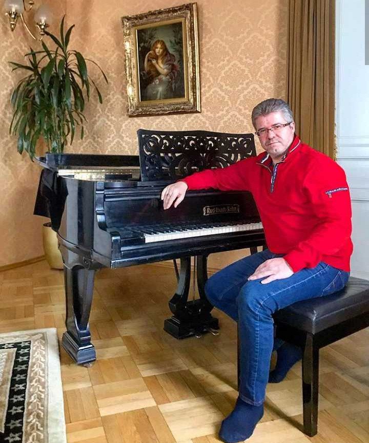 Patricksim02's tweet image. What I do to make "ME" Happy