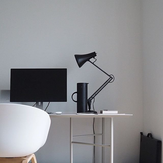 steltondesign's tweet photo. Another day in the office 🖥️ ☕
https://t.co/0N8u8oSsd6
Image by @han_house
#stelton #danishdesign #EM77 #erikmagnussen #vacuumjug #isolierkanne #homeoffice #workworkwork https://t.co/P7SNxA96Qv