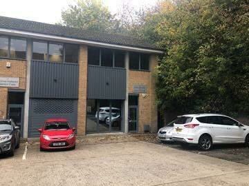 Office to let in St Albans, available immediately - 412sq foot. Private Parking. Email me on mail@heavenisacupcake.net for more information and please share/pass on to people who may be interested! £1000 pcm plus service charge #StAlbans #officespace #officetolet