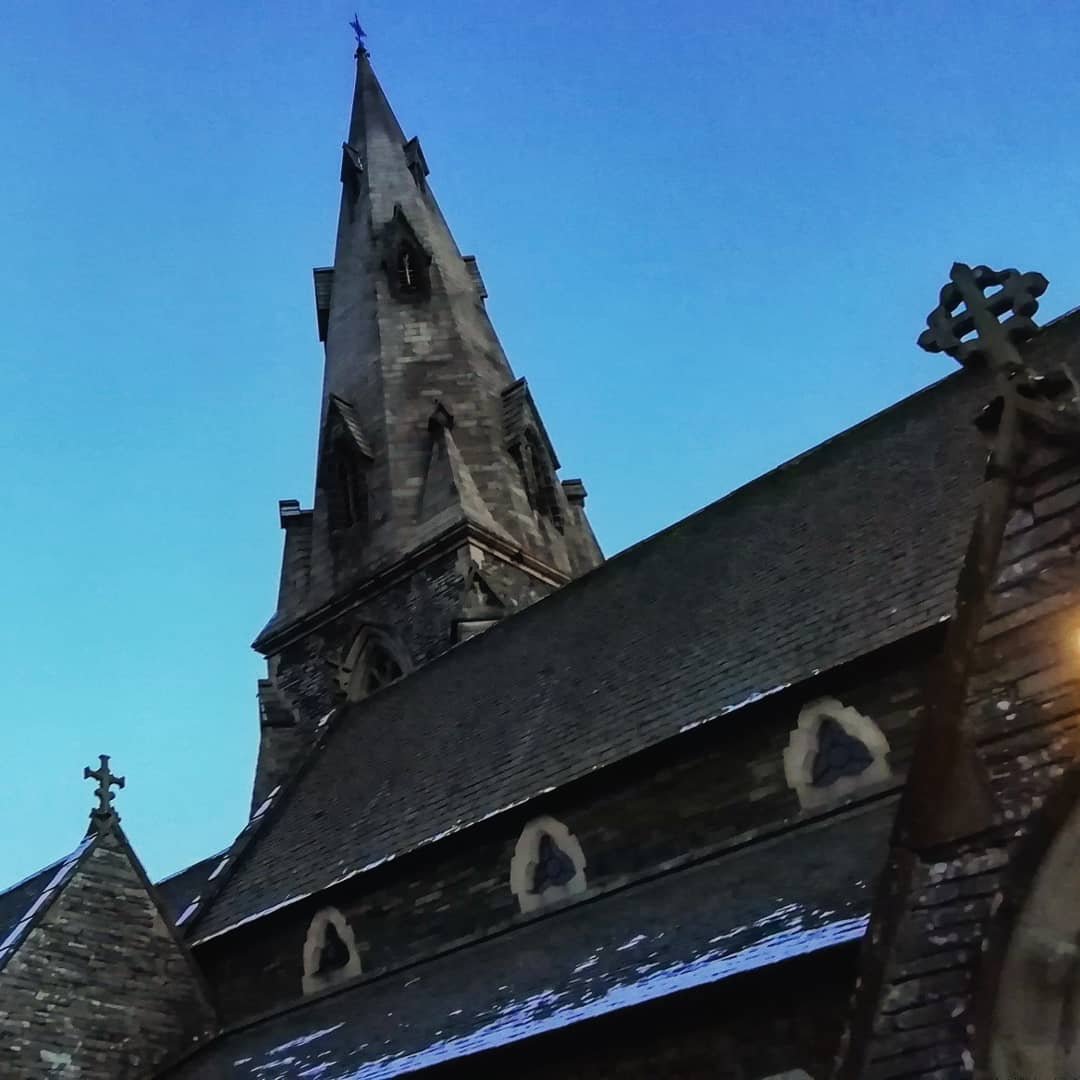 BloomsburyQ's tweet image. THANK YOU Renna &amp;amp; Patrons of @lakesmusic for inviting us! Pine trees in the breeze, stone facades &amp;amp; timber interiors of the buildings, snow-capped hills beyond... It all felt like an #Alpinedream ❤️❄️🌲🗻🎶🎻 #lakedistrict #ambleside #stringquartet #bloomsburyquartet #quartetlife