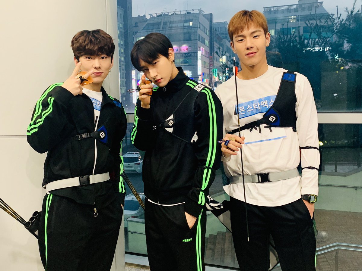 OfficialMONSTAX's tweet photo. [#MONSTA_X]
190205 #몬스타엑스 
MBC 2019 설특집
#아이돌스타선수권대회 DAY1 
🎳🏹⚽️

190206 5:45PM 
내일도 #설날⁠ ⁠ 특집 #아육대 함께해요🙂 https://t.co/J6RrNny3x9