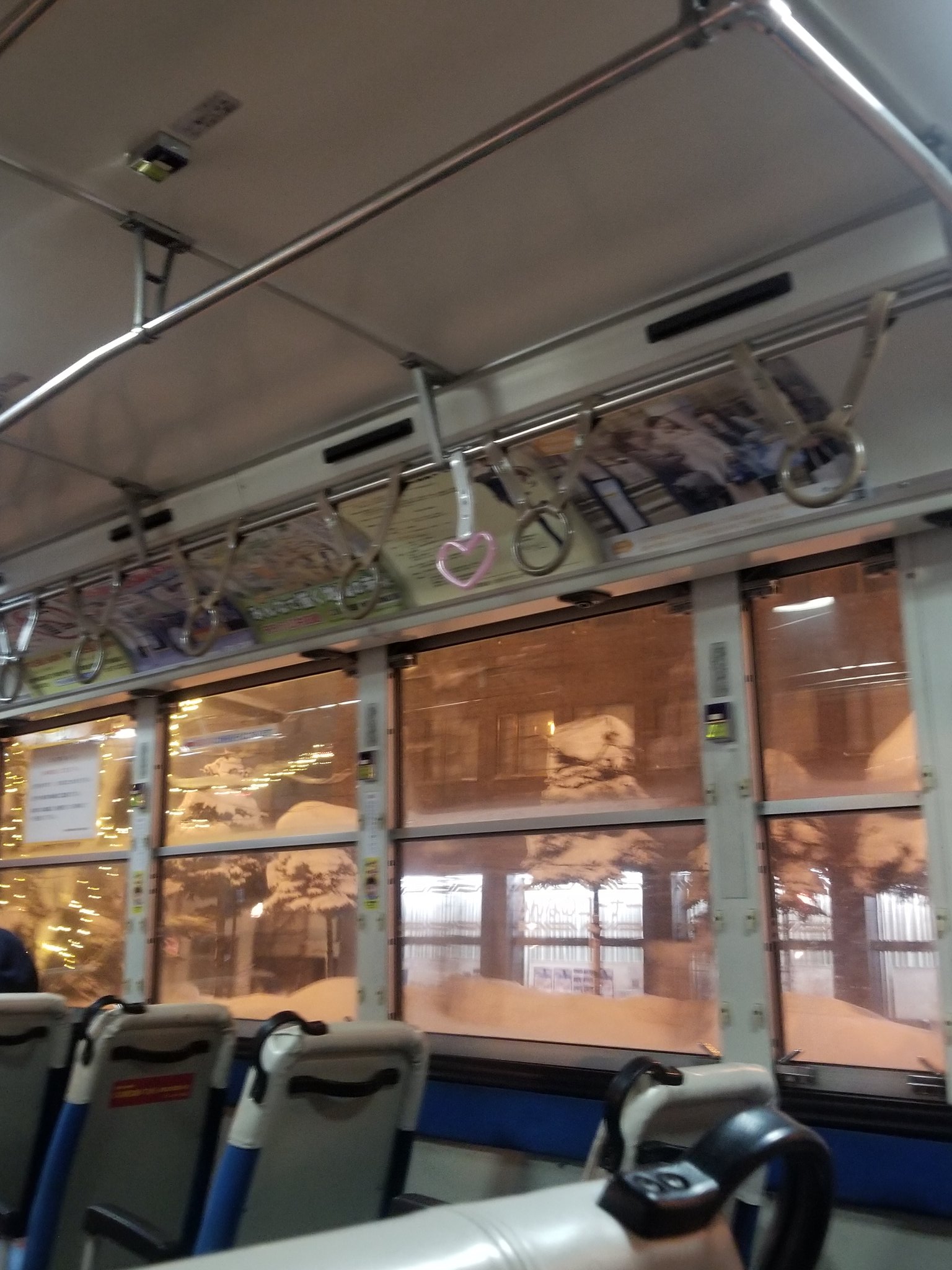 特急かむい 旭川電気軌道のハートのつり革 初めて見た T Co Letkee853c Twitter