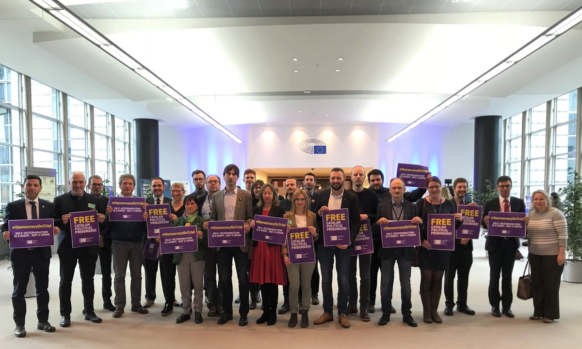 EFAparty's tweet image. 📢 Self-determination is a right, not a crime!

Today our #EFA group at the @Europarl_EN and EFA Bureau members have shown support to the imprisoned #Catalan leaders ahead of the trial against them at the Spanish Supreme Court #DemocracyOnTrial #FreeCatalanPoliticalPrisoners