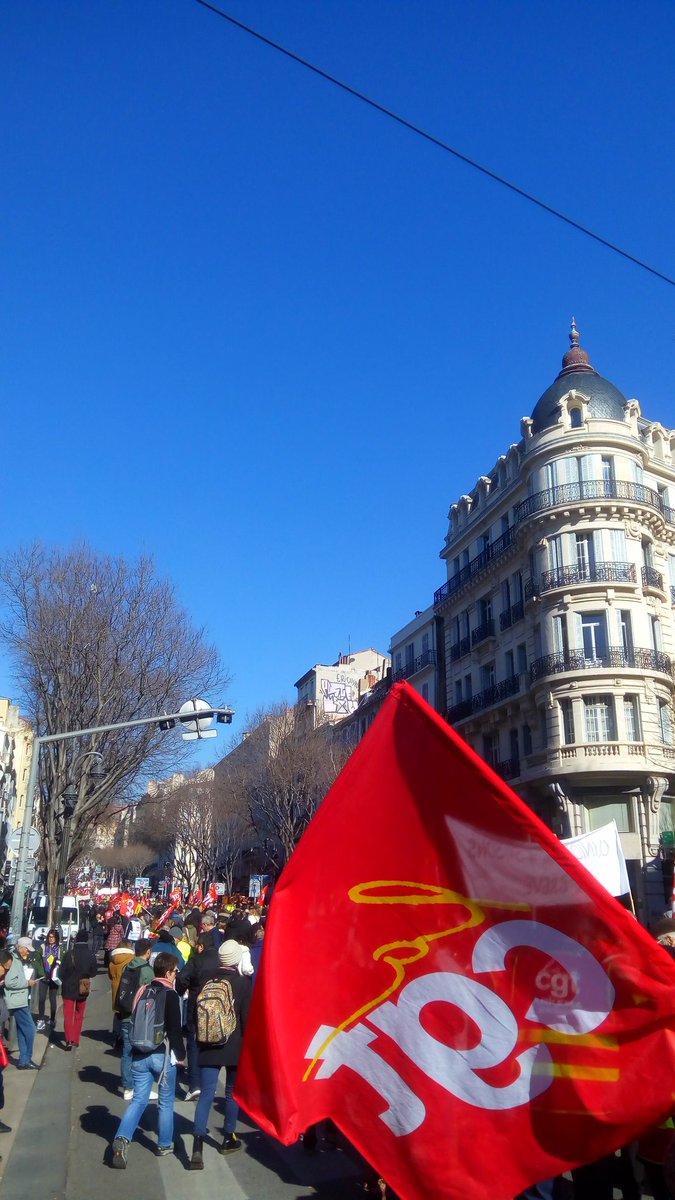 PRCF_'s tweet photo. enormément de monde à #marseille 
#GreveGenerale #5fev #cgt #GiletsJaunes https://t.co/zLGEQnm3p7