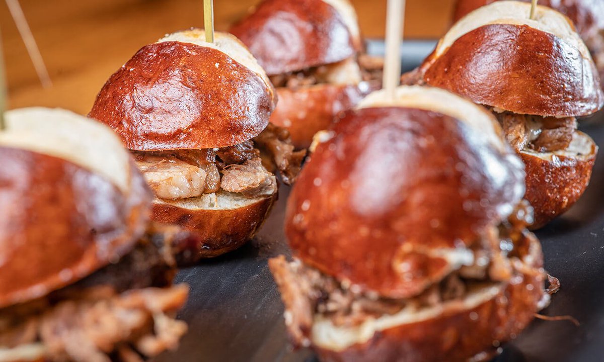 Get it #delivered with Chicago’s premier delivery service. We #GUARANTEE that your order will arrive accurately and within 10 minutes of your quoted delivery time or your delivery fee is on us. 

deliverywow.com/Restaurants