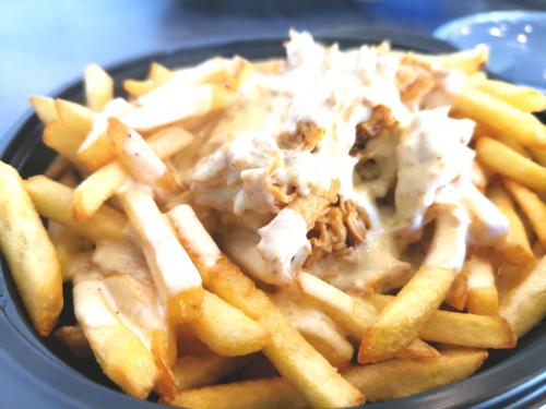 PizzExpress's tweet photo. PULLED CHICKEN AND CHEESE 8&amp;#128;90: Émincé de poulet marine bbc frites sauce cheddar https://t.co/ZCI4ROJUQO https://t.co/bvqF7xJw7b