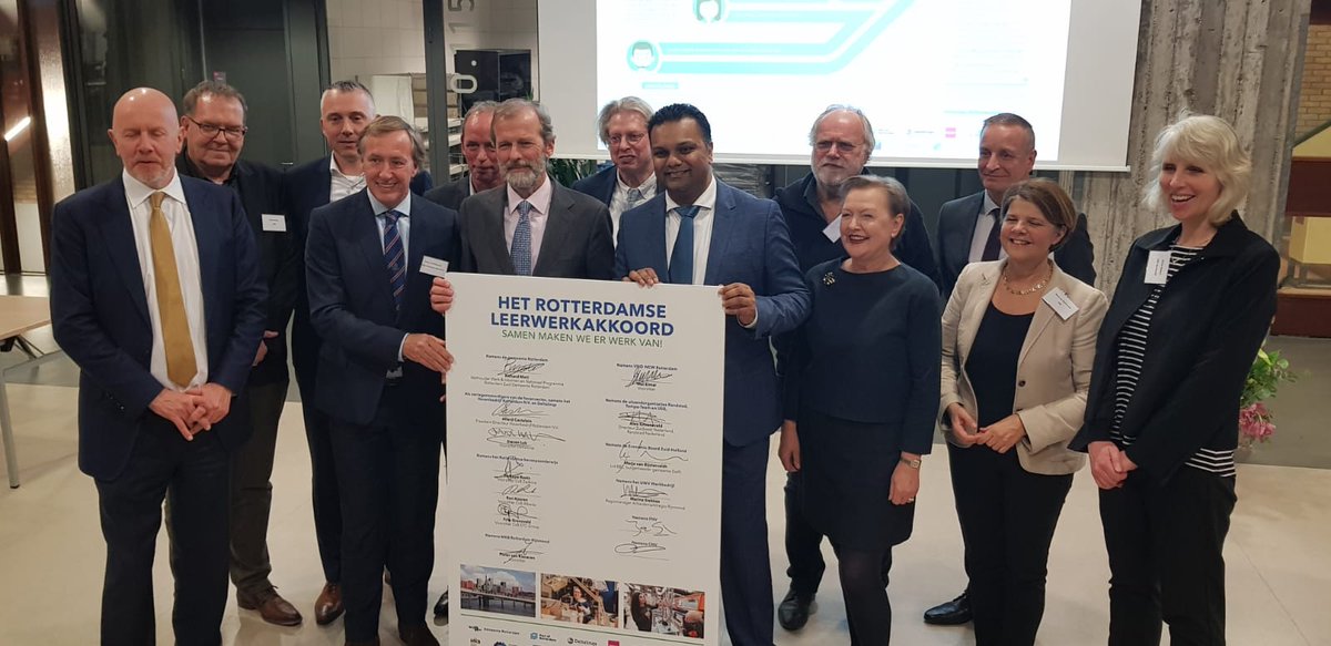 Het Rotterdams #LeerWerkAkkoord met een sectorakkoord Haven is getekend! Uitbreiding van het aantal carrièrestartgaranties en  leerwerkplekken doen we als bedrijven #samen! @Deltalinqs <a href="/PortOfRotterdam/">Port of Rotterdam Authority</a> <a href="/STCGroupNL/">STC Group</a> <a href="/RichardMoti/">Richard Moti</a> <a href="/rotterdam/">Gemeente Rotterdam</a>