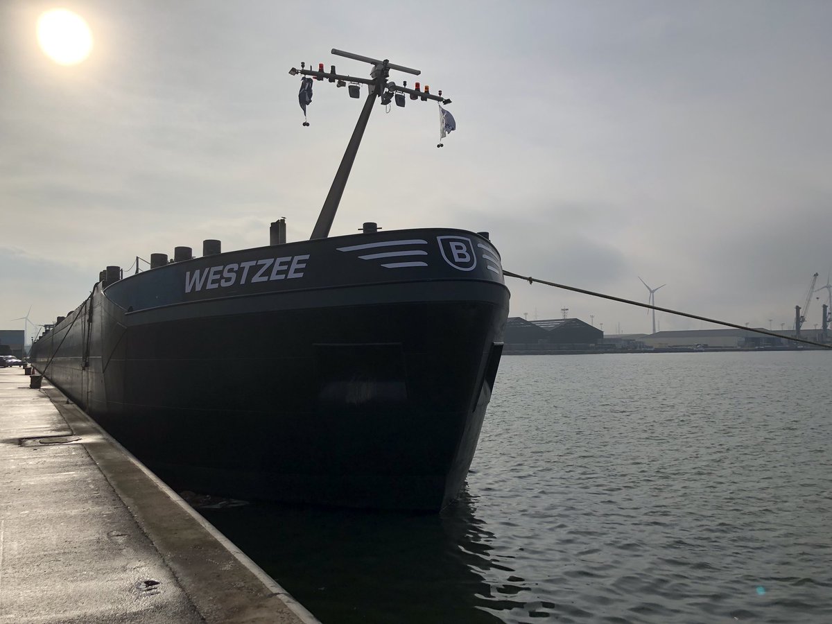 Dockmarks's tweet image. MTS Excellence gaat verder als MTS Westzee.
Vandaag hebben we de nieuwe #belettering aangebracht in #Antwerpen.
#scheepsbelettering #binnenvaart #signing
#koplogo #windveren