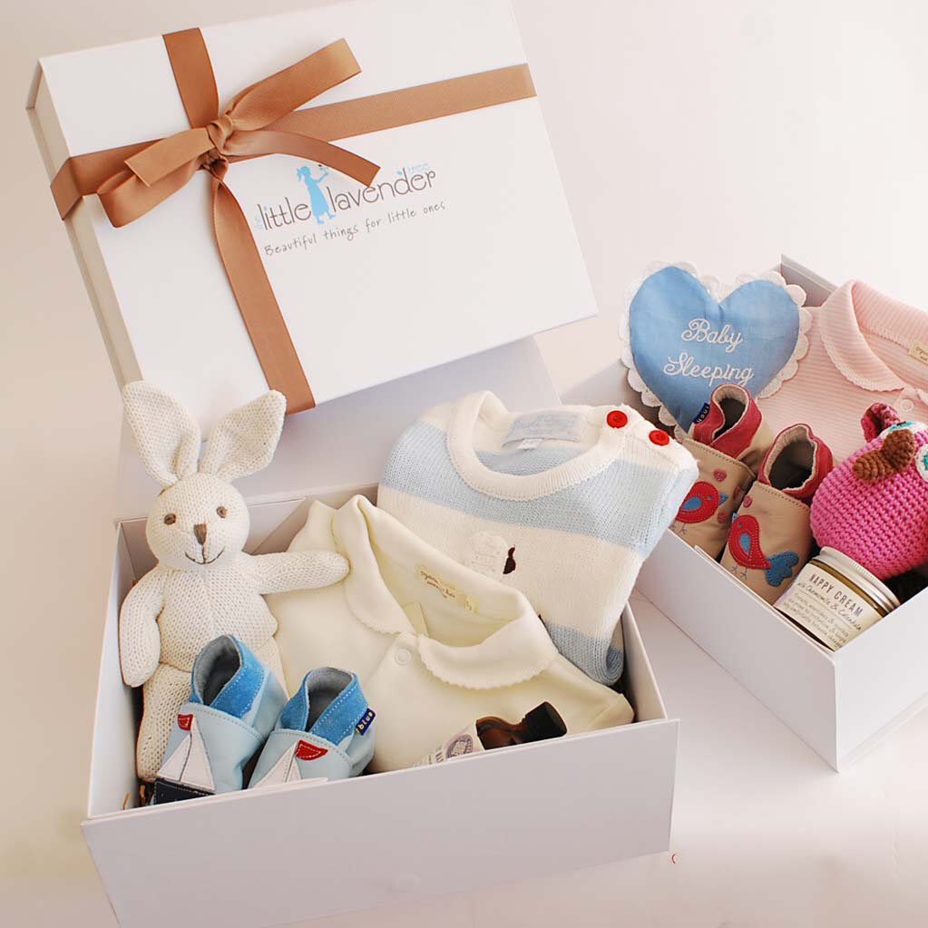 plunnafx's tweet photo. HAPPY WEDDING KALIAN!! @Seungriceyo @AMBRRRLIU selamat menempuh kehidupan baru😙😙 acia. Langgeng terus yaa, semoga punya momongan yang buanyak yang ucul dan gemezin kaya aqu. Ini bingkisan dari aku jangan dijual ya ehehhe 😙😙😙😙 #ASwedding https://t.co/3JLBJvwTry