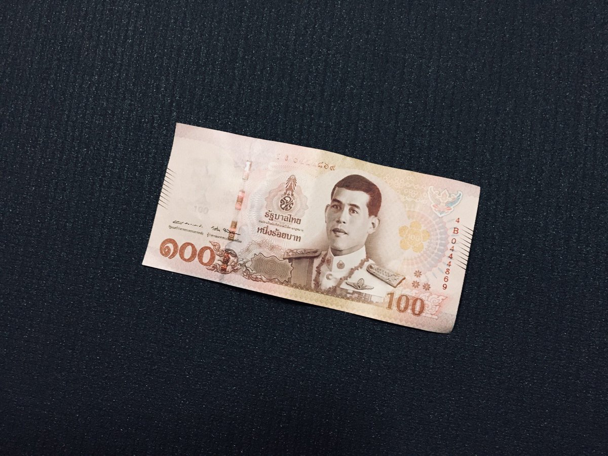 noonunoon's tweet photo. วันนี้ผญ.ใจดีแจกอั่งเปาเด็กๆด้วยอ่า  เกิดช้ามันดีตรงนี้นี่เอง  ฮืออ  🤣

ในขณะที่ฐานิดายืนสำเหนียกอายุตัวเองอยู่  พก.ก็บอกว่านี่เด็กหนิ  ไอ่เราก็นึกว่าเค้าแจกแบงค์เขียว  พอเห็นพี่ยื่นใบแด��มานี่สตั๊นท์ไปเลย  หน่านี๊ ?!!??  

เก็บแบงค์นี้ไว้เป็นบุญกระเป๋า  จะไม่ใช้อะ  บอกเลย 555555 https://t.co/tqEBvv8C6b