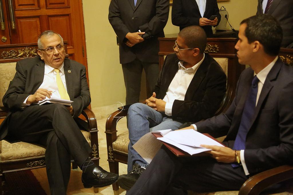 AsambleaVE's tweet photo. #5Feb Un Intercambio muy productivo escuchamos sus inquietudes y manifestaron su interés por resolver los problemas de los venezolanos #AsambleaVE https://t.co/busTE9knVn