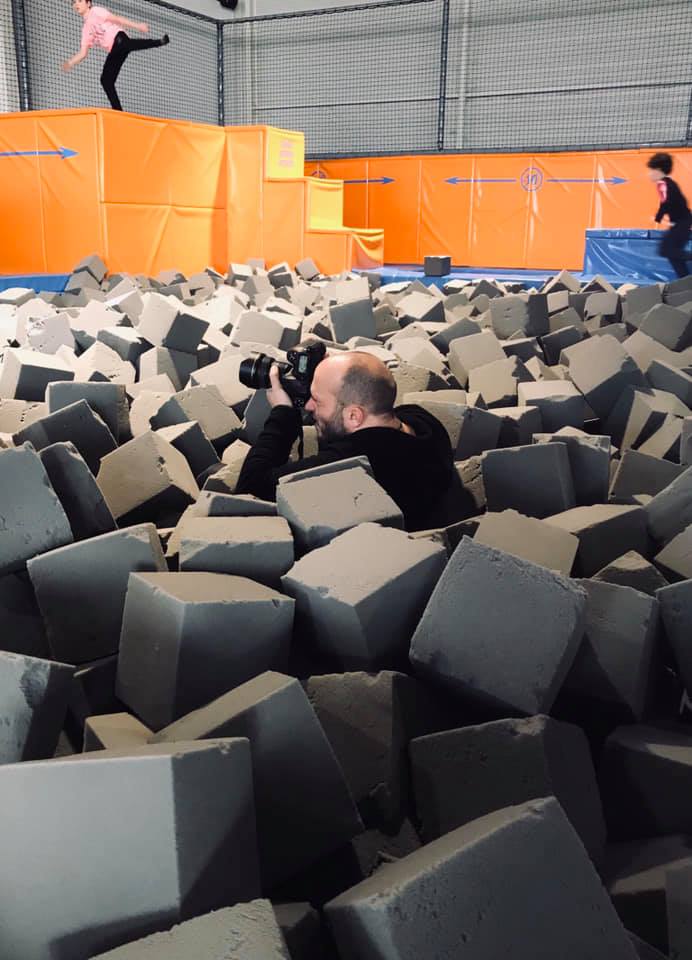 autrement_com's tweet photo. Journée en immersion chez Jump Session -trampoline parc à Vannes- pour produire les photos et vidéos des nouveaux outils de Com’. Si vous êtes à Vannes n’hésitez pas à y faire un « saut » ! (📷 by Yann Langevin et 🎥 by Génération Vidéo) Merci a toute l’équipe pour l’accueil 👍 https://t.co/GD52HMOKR8
