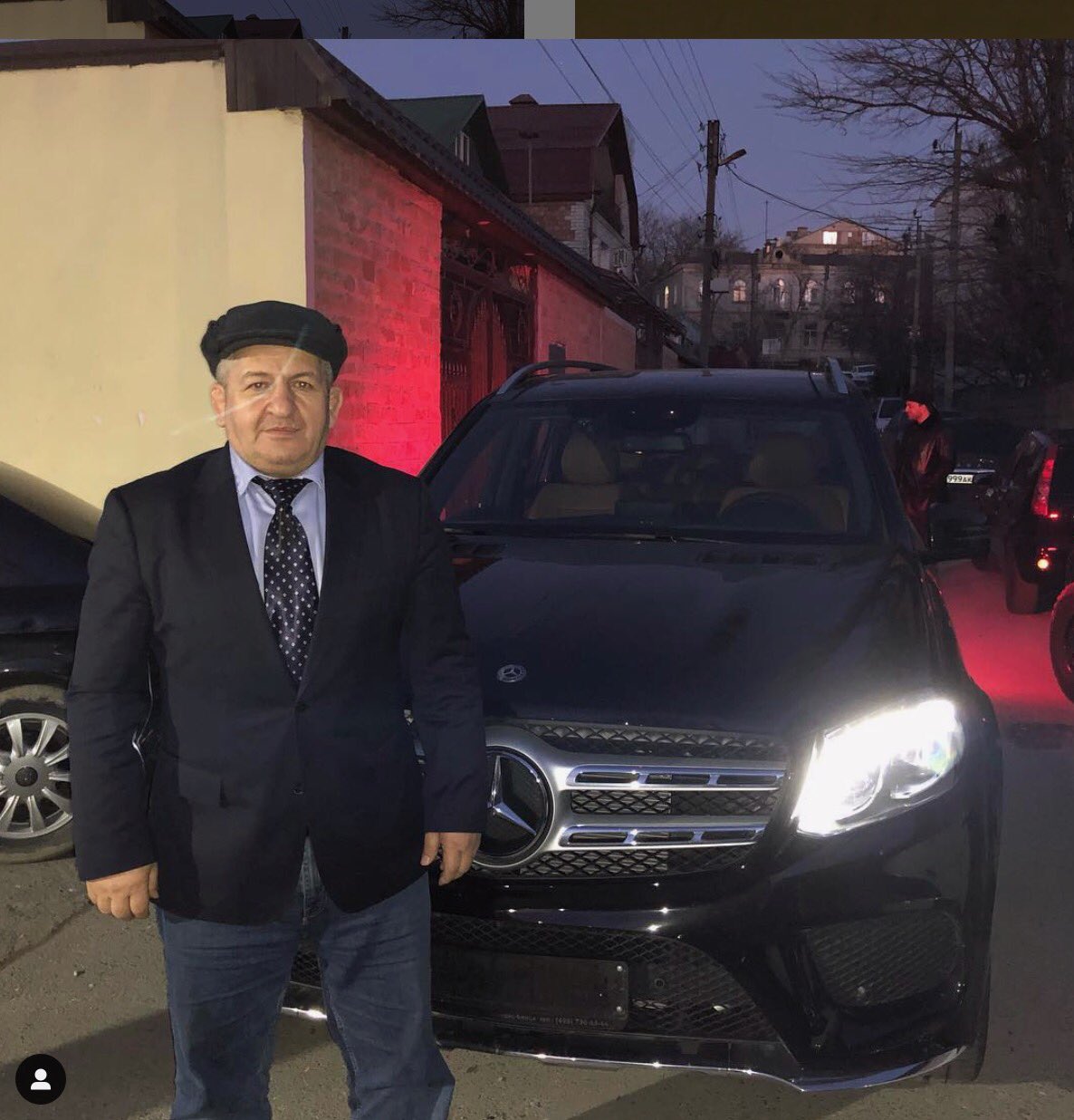 Karim Zidan ÙƒØ±ÙŠÙ… Ø²ÙŠØ¯Ø§Ù† On Twitter Ufc Champ Khabib Nurmagomedov Recently Posed Alongside Ramzan Kadyrov His Father Abdulmanap Was Also Gifted A Car By The Chechen Dictator Given That Kadyrov Has