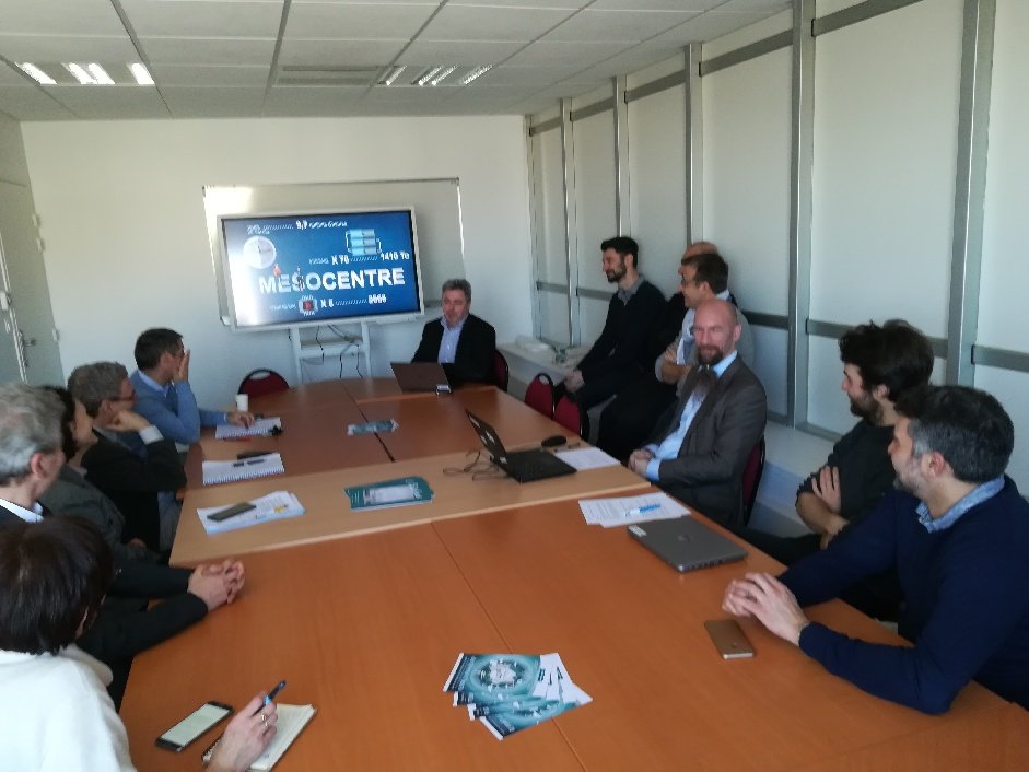 juliette_jarry's tweet photo. J'ai été heureuse de découvrir cet après midi comment l'@UCAuvergne intégrait le numérique dans ses outils et réflexions sur l'innovation pédagogique. Avec ses 35 000 étudiants, c'est un acteur majeur pour accompagner les enjeux de transformation sur notre territoire #transfonum https://t.co/kj6rAg2LQP