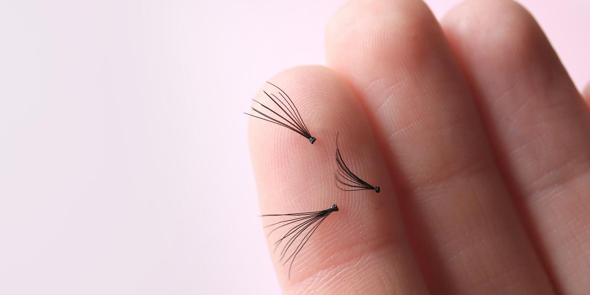 How to Apply False Eyelashes Without Any Casualties csmo.us/soHcABV