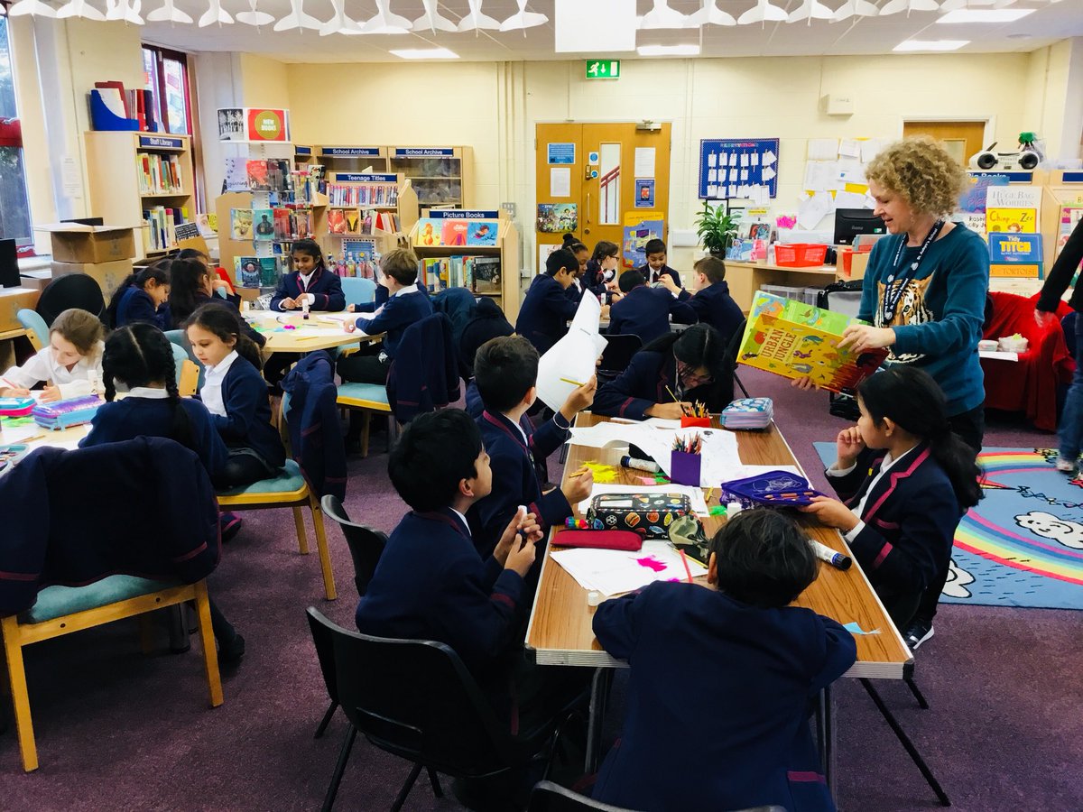 StAubynsLibrary's tweet photo. The lovely @vickywoodgate ran an amazing workshop this afternoon for some of our year 3 and 4 pupils. We also snapped a photo of her in our special #10thAnniversary #photobooth!
#10YearsoftheLibrary #GreatSchoolLibraries https://t.co/uLPOxn5wC8