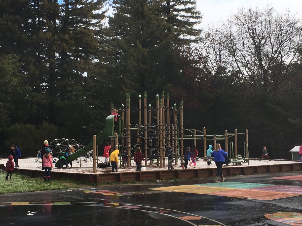 LakesideJSD's tweet photo. We have snow!!! https://t.co/RytHOuVCYb