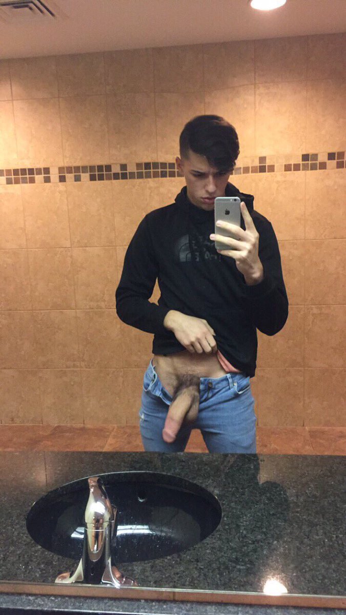 HaydenBrier's tweet photo. Who would let my bottom ass top them 😈 https://t.co/xRXs1EPqs3