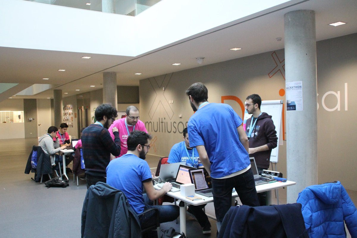 viewnext's tweet photo. Hoy está teniendo lugar el #HackathonViewnextUSAL con altavoces inteligentes.
¡Ya tenemos a los equipos trabajando a tope! ¡Suerte, chic@s! @usal @CatedraAgile
#GenteViewnext https://t.co/L9FWSL0rBy
