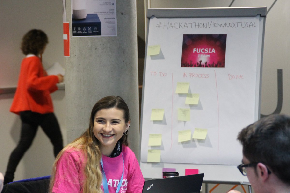 viewnext's tweet photo. Hoy está teniendo lugar el #HackathonViewnextUSAL con altavoces inteligentes.
¡Ya tenemos a los equipos trabajando a tope! ¡Suerte, chic@s! @usal @CatedraAgile
#GenteViewnext https://t.co/L9FWSL0rBy
