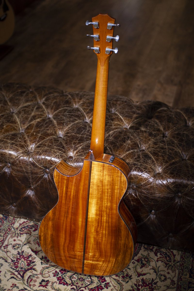 ReidysMusic's tweet photo. All solid Hawaiian Koa with a florentine cutaway. Only one in the world and it’s right here 😍
📷 @TaylorGuitars Custom #10131 Hawaiian Koa Grand Auditorium: https://t.co/OWuD5b14dR
#taylorguitars #taylorcustom #grandauditorium #koa #koaguitar #taylorkoa https://t.co/3jQg18pWa2