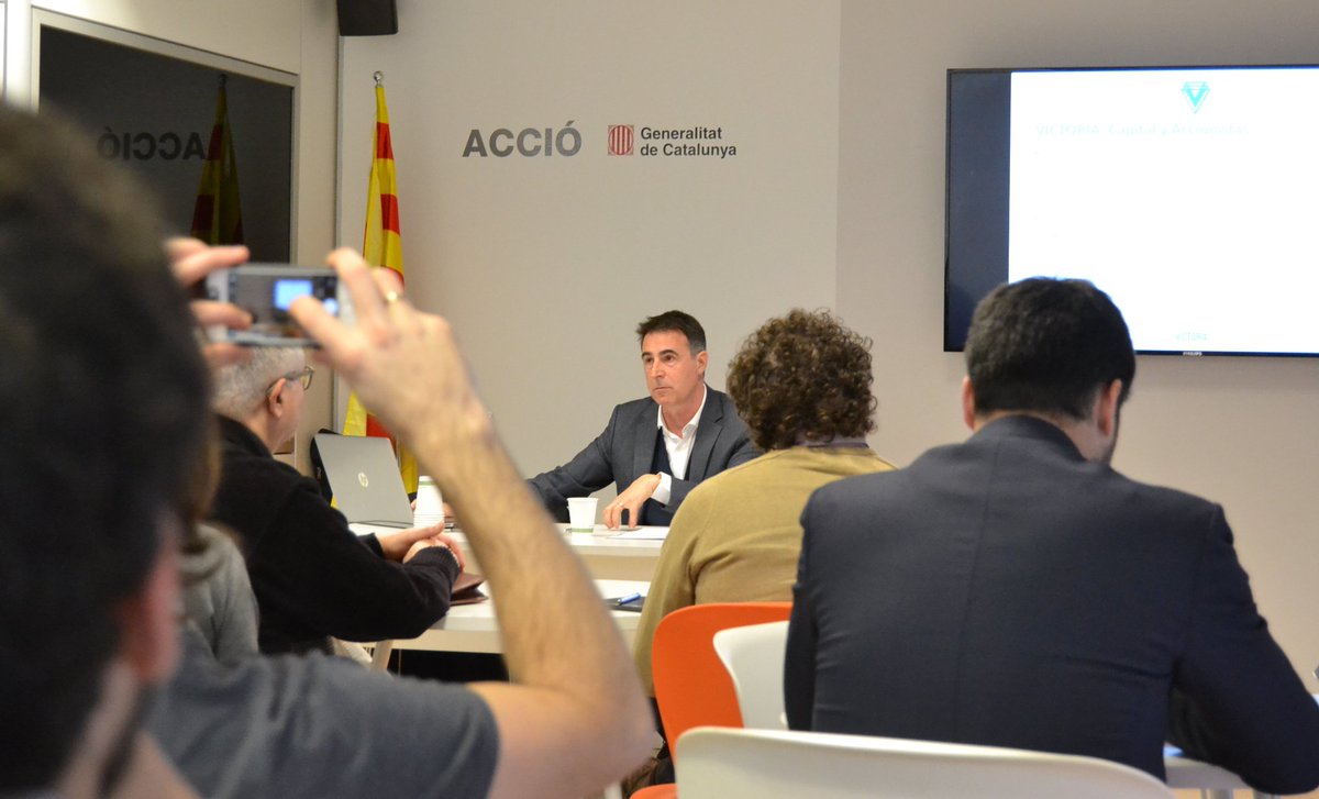 accio_cat's tweet photo. 📸 Sala plena per escoltar @AbelConill, del fons d'inversió #VictoriaVentureCapital especialitzat en spin-offs universitàries i transferència tecnològica. Un nou #InversorRespon per resoldre tota mena de dubtes i qüestions! #startups https://t.co/2sTujbf69E