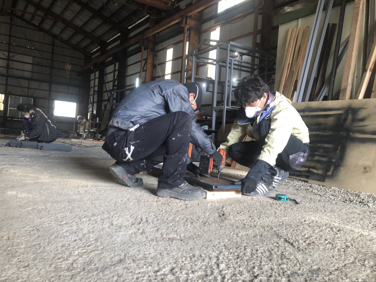 takastyle5's tweet photo. 製作2日目！！！
すんごくスムーズでもうすぐ外観ができそうです。ワクワクすごくいので2日目の様子も映像にしちゃいました^ ^！ちょっとその前に今日の様子を写真でどうぞ！！！

#移動式bar #旅するbar #mobilecar #Gypsy #takastyle #佐藤鋼材株式会社 https://t.co/dhOcTHn7GV