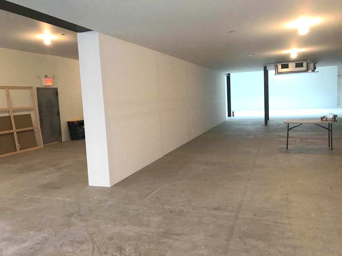 Wall2WallNY's tweet photo. Before and after photos of a custom installation we did for an art show. If you need temporary walls for an art gallery, we can make it happen! Call us for all your inquiries. (646) 837-7300 https://t.co/cZ2BtUuaOr