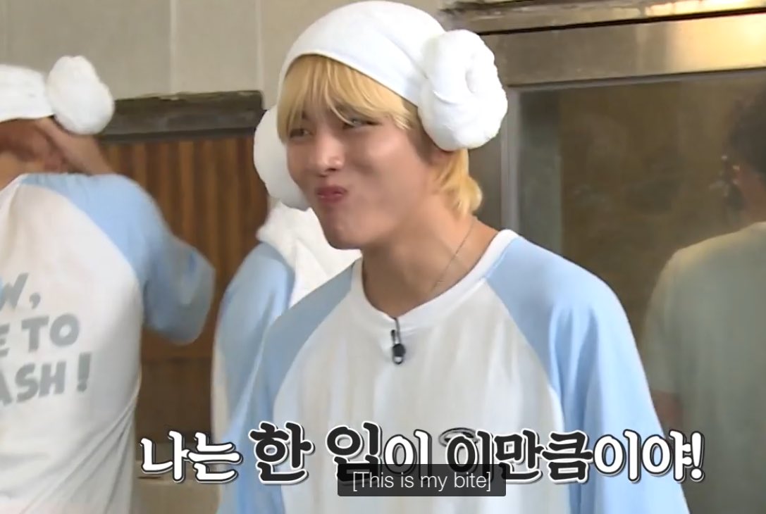 sceneryfortae's tweet photo. 🐯: i’ll just have a bite

Namjoon’s reaction when Taehyung asked him to hold the watermelon and then ate almost the whole piece with just a bite SNSJSJX I CANT BREATHE “HE STOLE MY WATERMELON” @BTS_twt https://t.co/A8CJvYT9BT