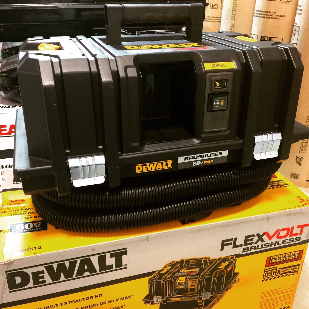 KwikSetFast's tweet image. Check out the new Flexvolt brushless @dewalttough dust extractor. This 2 gallon kit features dual automatic cleaning HEPA filters, and wireless tool control. The wireless remote can strap to your tool or wrist for quick and easy dust extraction. Get yours today!
#dewalt #flexvolt