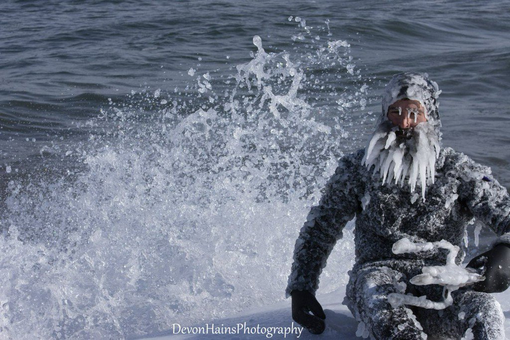 FOX17's tweet image. Northern MI man surfs Lake Superior during polar vortex bit.ly/2UEgApV