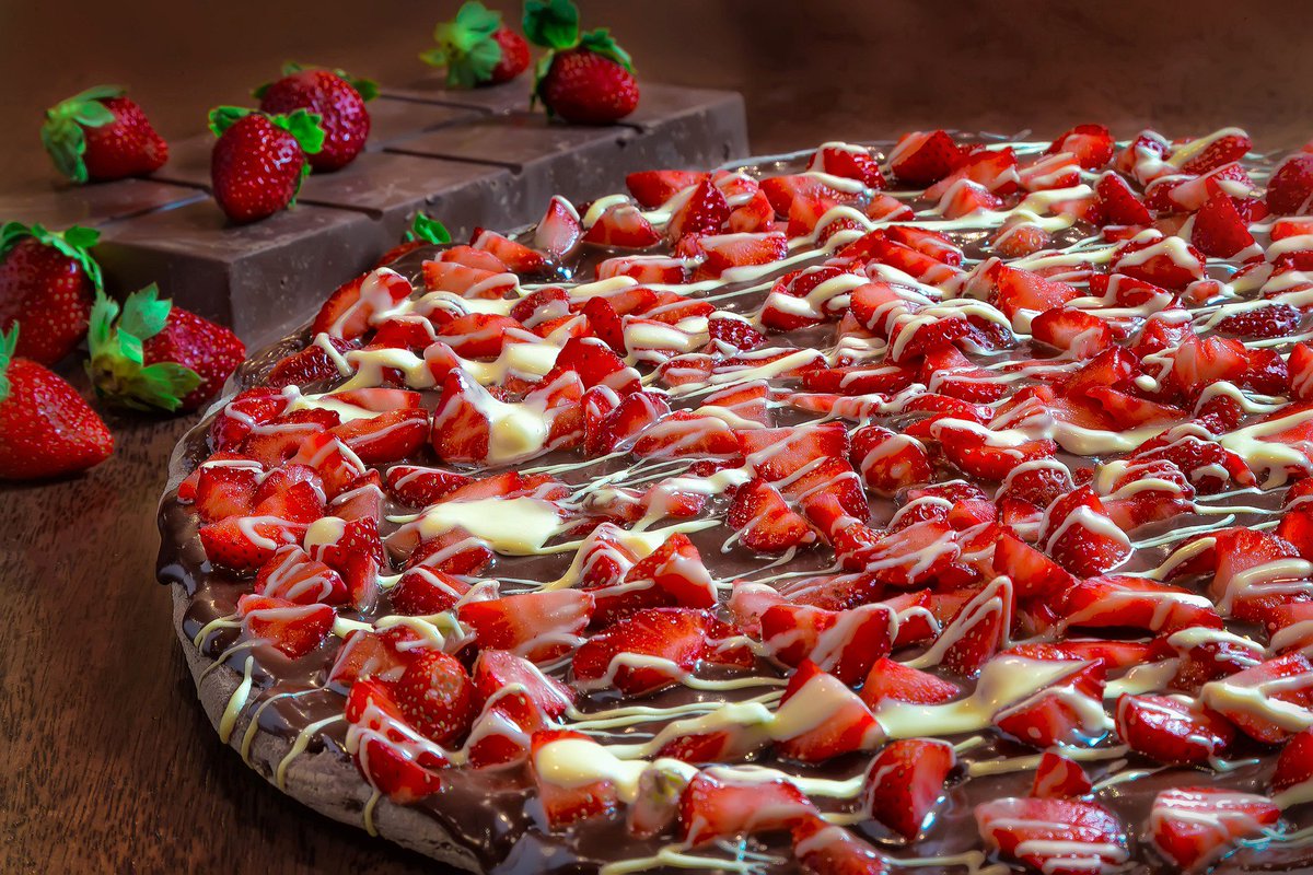 Ever tried a #Nutella #Dessert Pizza🍕? This #WorldNutellaDay indulge yourself with a #Pizza topped with Nutella and decorated with #Strawberries and White #Chocolate🍫. It’s a dessert to die for.

#ilFornino  #PizzaLover #Tasty #Foodgasmde #Foodgrams #Nutellalove #NewYorkFood