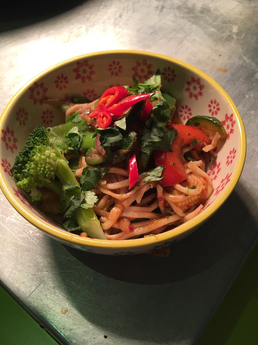 SStoreys's tweet image. Happy Chinese New Year from Three Glasgow #yearofthepig #chinesenewyear #foodie #chef #chickeninhoisin #stirfriedvegetablechowmein #welovethisbusiness @FStoreys @LStoreys @HubCafeNatter @OStoreys @new_storey @lynnywinny_lynn @smfcuk @WeeVeraWang1 @scott_linzi @georgegunn2303