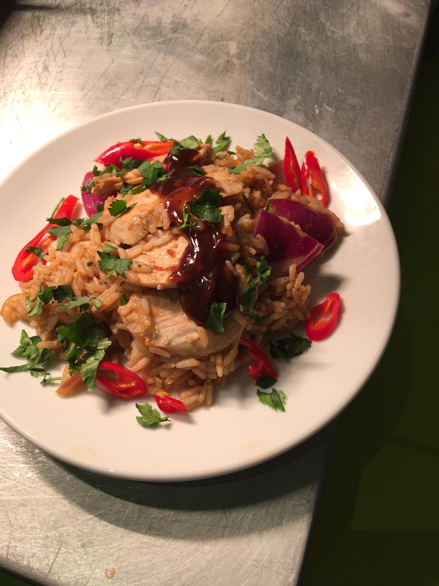 SStoreys's tweet image. Happy Chinese New Year from Three Glasgow #yearofthepig #chinesenewyear #foodie #chef #chickeninhoisin #stirfriedvegetablechowmein #welovethisbusiness @FStoreys @LStoreys @HubCafeNatter @OStoreys @new_storey @lynnywinny_lynn @smfcuk @WeeVeraWang1 @scott_linzi @georgegunn2303